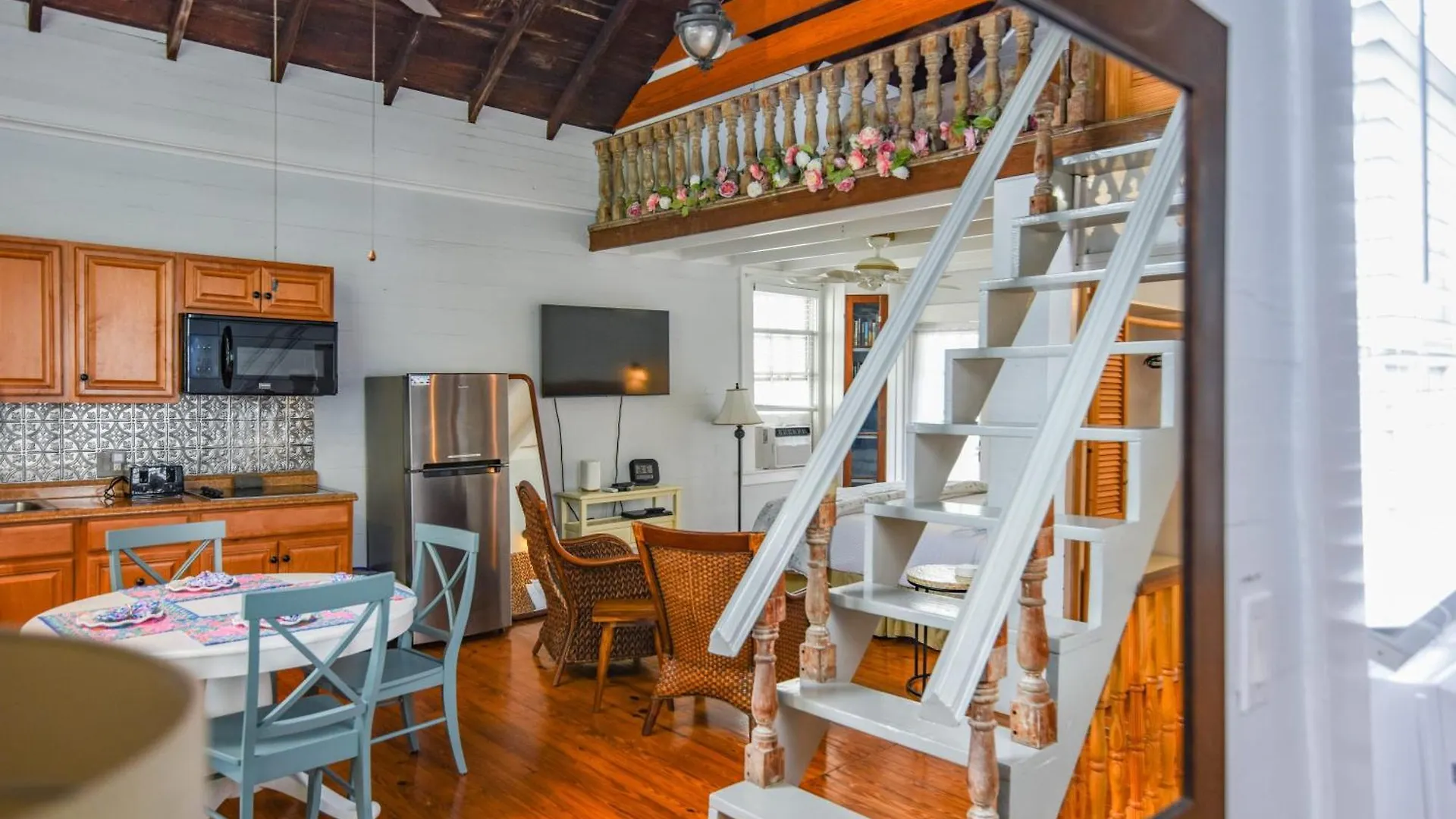 New Rose Retreat - Pool & Parking Villa Key West